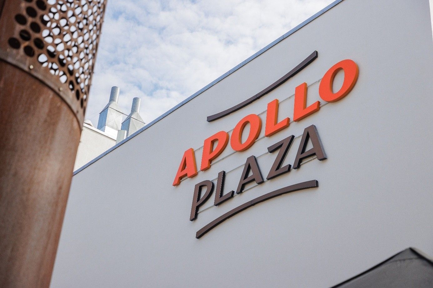 Apollo_Plaza.jpg